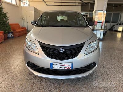 Usata Lancia Ypsilon Gold 69 CV (50 kW) 2021 Grigio Utilitaria