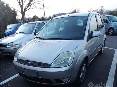 Usata Ford Fiesta 75 CV (55 kW) 2005 Utilitaria