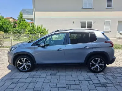 Usata Peugeot 2008 Allure 99 CV (72 kW) 2016 Argento SUV