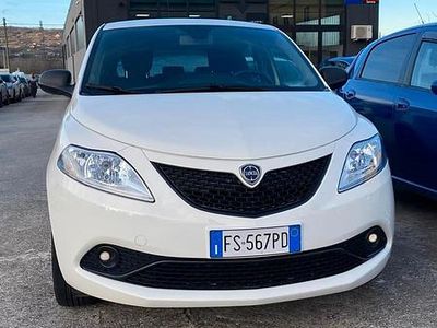 Usata Lancia Ypsilon Gold 69 CV (50 kW) 2018 Bianco Utilitaria