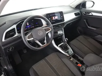 Usata VW T-Roc Life 116 CV (85 kW) 2025 Nero perla SUV