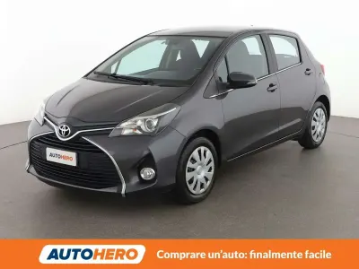Usata Toyota Yaris Active 69 CV (50 kW) 2015 Grigio Utilitaria