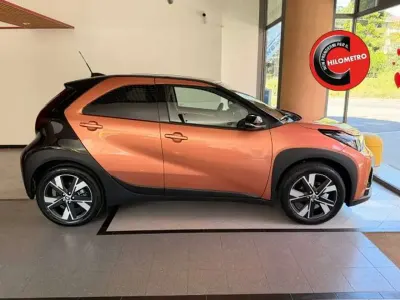 Nuova Toyota Aygo X 92 CV (67 kW) 2026 Bronzo SUV