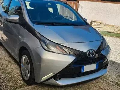 Usata Toyota Aygo X-play 69 CV (50 kW) 2015 Grigio Utilitaria