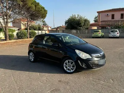 Używany Opel Corsa 85 KM (62 kW) 2013 Czarny Hatchback