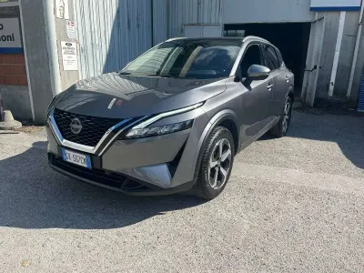 Usata Nissan Qashqai N-Connecta 140 CV (102 kW) 2022 Dark metal grey SUV