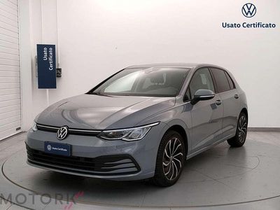 Usata VW Golf VIII Life 110 CV (80 kW) 2022 Grigio Utilitaria
