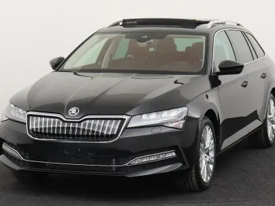 Usata Skoda Superb Style 218 CV (160 kW) 2023 Verde Station wagon