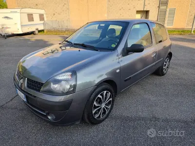 Gebraucht Renault Clio II Dynamique 75 PS (55 kW) 2003 Grau Limousine