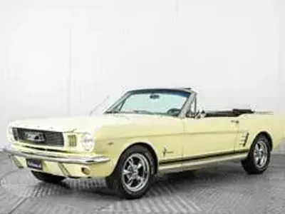 Usata Ford Mustang 324 CV (238 kW) 1966 Giallo Cabrio