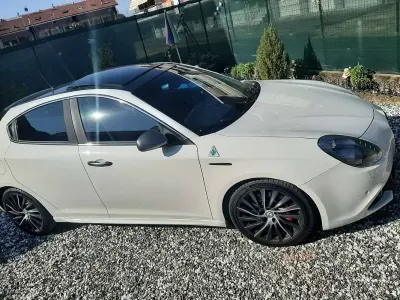 Usata Alfa Romeo Giulietta Quadrifoglio Verde 241 CV (177 kW) 2015 Bianco Utilitaria