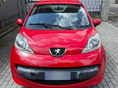 Usata Peugeot 107 68 CV (50 kW) 2008 Rosso Utilitaria