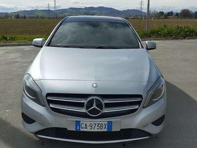 Usata Mercedes A180 109 CV (80 kW) 2015 Grigio Berlina