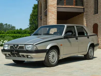 Usata Alfa Romeo 75 145 CV (106 kW) 1989 Argento Berlina