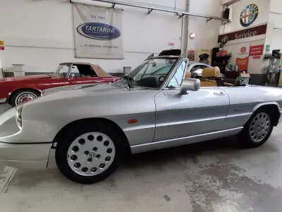 Usata Alfa Romeo Spider 122 CV (89 kW) 1990 Grigio argento Cabrio
