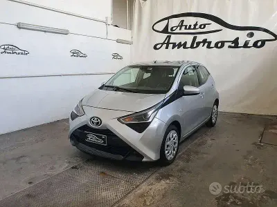 Brugt Toyota Aygo X-play 72 HK (52 kW) 2019 Grå Hatchback