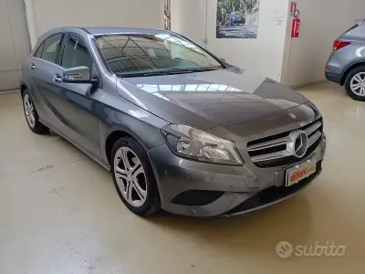 Usata Mercedes A180 109 CV (80 kW) 2014 Grigio Berlina