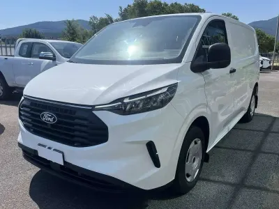 Usata Ford Transit Custom Trend 136 CV (100 kW) 2024 Frozen white Furgone