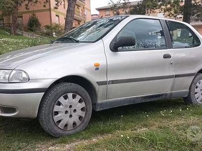 Usata Fiat Palio 68 CV (50 kW) 2000 Grigio Berlina