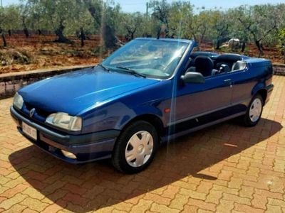 Usata Renault 19 93 CV (68 kW) 1995 Blu metallizzato Cabrio