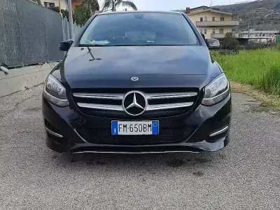 Usata Mercedes B180 122 CV (89 kW) 2017 Nero Utilitaria