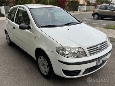 Usata Fiat Punto Dynamic 60 CV (44 kW) 2004 Bianco Utilitaria