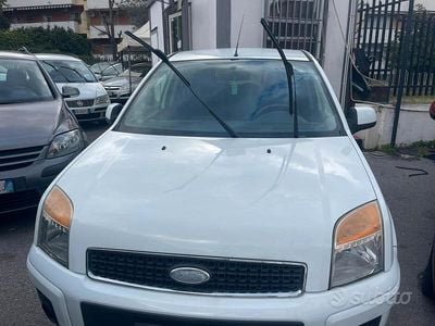Usata Ford Fusion 68 CV (50 kW) 2007 Bianco Utilitaria