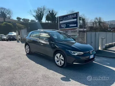 Usata VW Golf VIII Style 131 CV (96 kW) 2021 Grigio Berlina