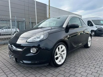 Usata Opel Adam Rocks 86 CV (63 kW) 2015 Nero Utilitaria