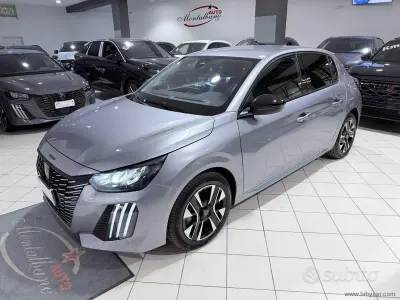 Usata Peugeot 208 Allure 101 CV (74 kW) 2025 Grigio Utilitaria