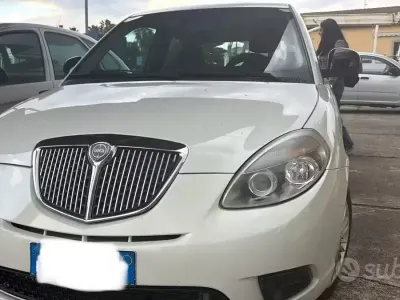 Usata Lancia Ypsilon 69 CV (50 kW) 2011 Bianco Utilitaria