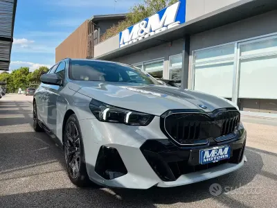 Usata BMW 520 M Sport 197 CV (144 kW) 2024 Grigio Station wagon