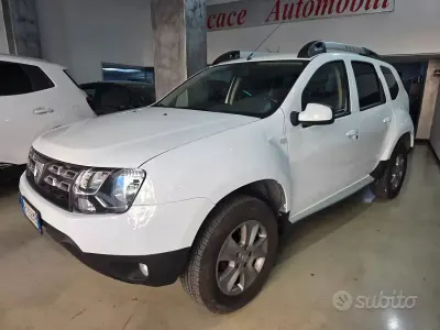 Usata Dacia Duster Lauréate 101 CV (74 kW) 2015 Bianco SUV