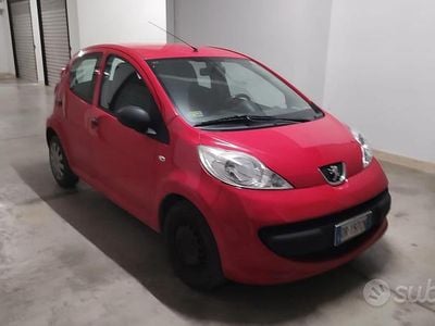 Usata Peugeot 107 68 CV (50 kW) 2008 Rosso Utilitaria