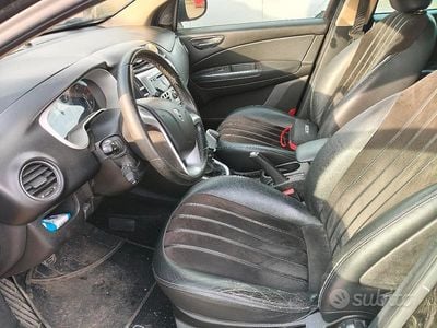 Usata Lancia Delta 120 CV (88 kW) 2012 Nero Utilitaria