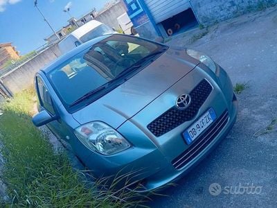 Usata Toyota Yaris 69 CV (50 kW) 2006 Grigio Berlina