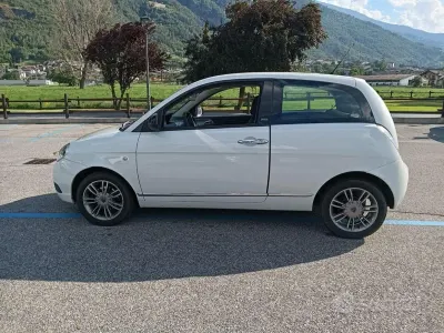 Usata Lancia Ypsilon 69 CV (50 kW) 2011 Bianco Utilitaria