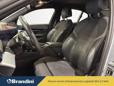 Usata BMW 520 M Sport 197 CV (144 kW) 2025 Brooklin grey met. Berlina