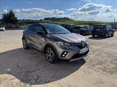 Usata Renault Captur Techno 143 CV (105 kW) 2023 Grigio metallizzato SUV