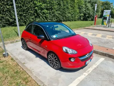 Usata Opel Adam Glam 69 CV (50 kW) 2015 Rosso Utilitaria