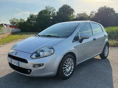 Usata Fiat Punto Lounge 69 CV (50 kW) 2016 Grigio Utilitaria