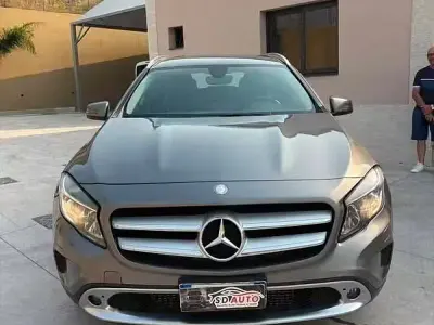 Usata Mercedes GLA200 136 CV (100 kW) 2015 Grigio SUV