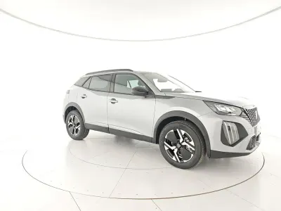 Usata Peugeot 2008 Allure 101 CV (74 kW) 2025 Argento SUV
