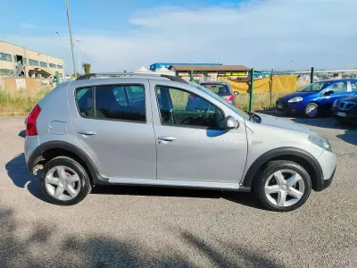 Usata Dacia Sandero Stepway 68 CV (50 kW) 2012 Berlina