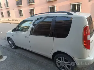 Usata Skoda Roomster 90 CV (66 kW) 2013 Grigio Monovolume
