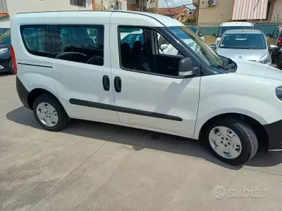Usata Fiat Doblò 95 CV (69 kW) 2021 Bianco Monovolume