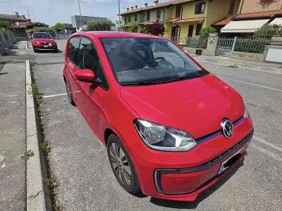 Usata VW e-up! 61 kW (83 CV) 2021 Rosso Utilitaria