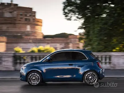 Usata Fiat 500e Action 42 kW (58 CV) 2020 Bluazzurro Berlina