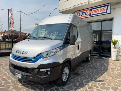 Usata Iveco Daily 136 CV (100 kW) 2018 Argento Berlina