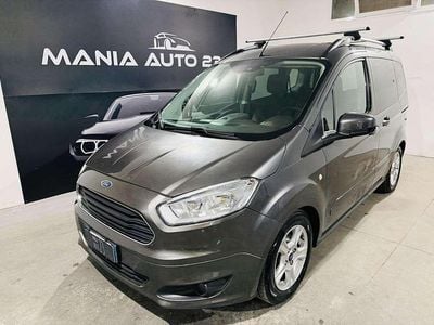 Usata Ford Tourneo Courier 75 CV (55 kW) 2017 Grigio Monovolume